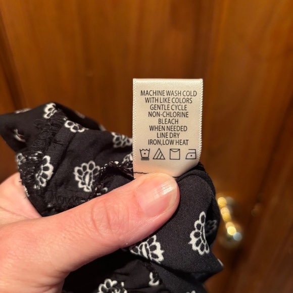 Max Studio Crepe Pocket Shorts in Black Cream XS - Picture 6 of 6